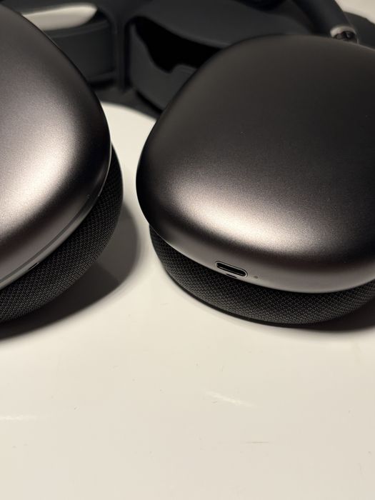 AirPods Max от Apple