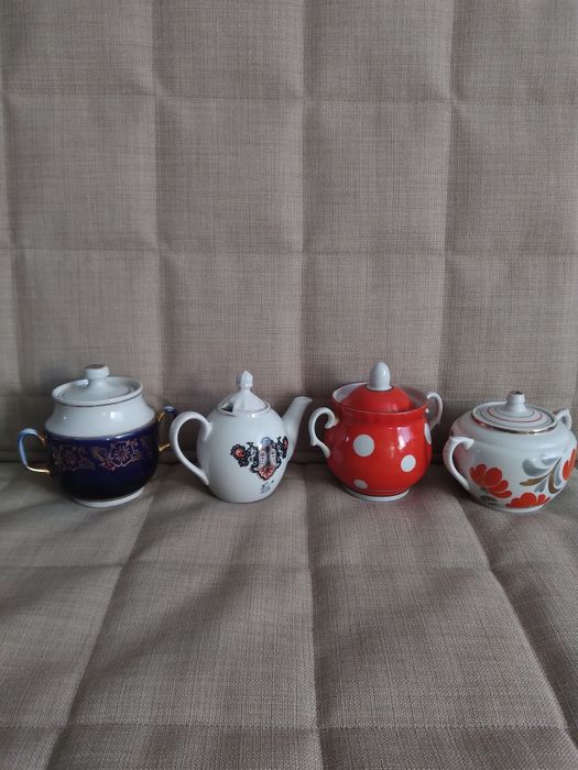 Сахарницы,чайник заварочный,блюдце кофейное. СССР