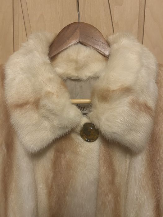 Haina trei sferturi din vizon tuns