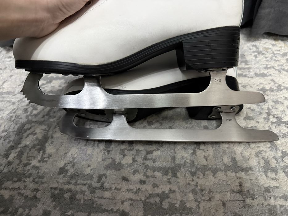 Продам коньки б/у