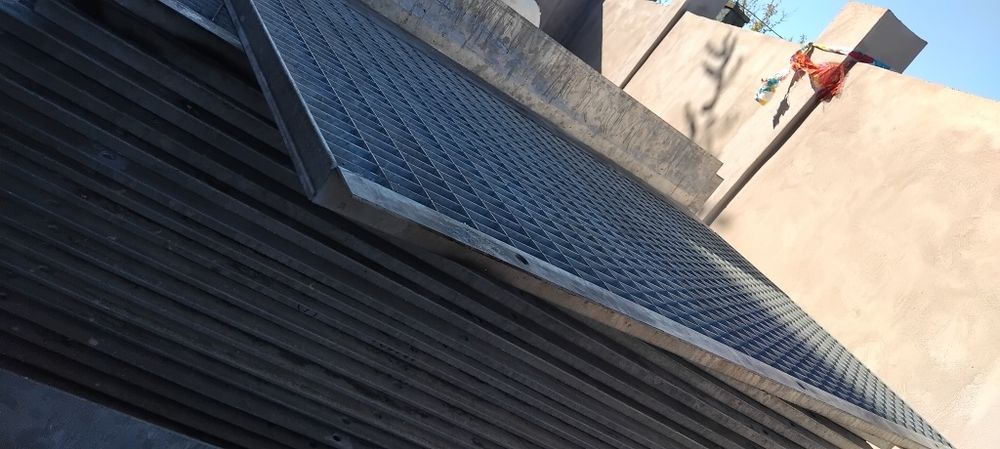Grilaje-trepte zincate 118x28