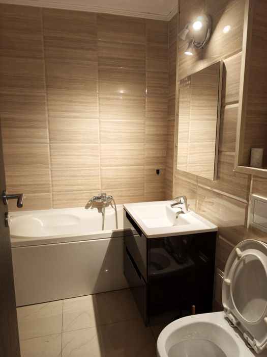 Închiriez apartament cu 2 camere decomandat zona Astra