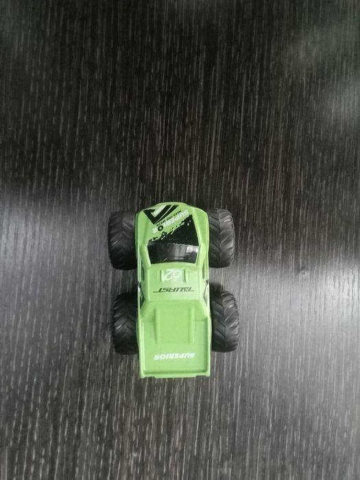 Игрушечный монстртраки