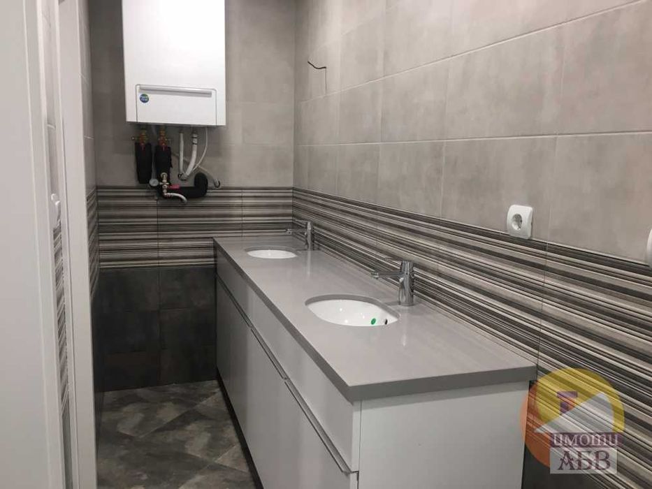 Продава се Офис в Велико Търново, Център - 230 кв.м за 1200 €/кв.м - Снимка #14