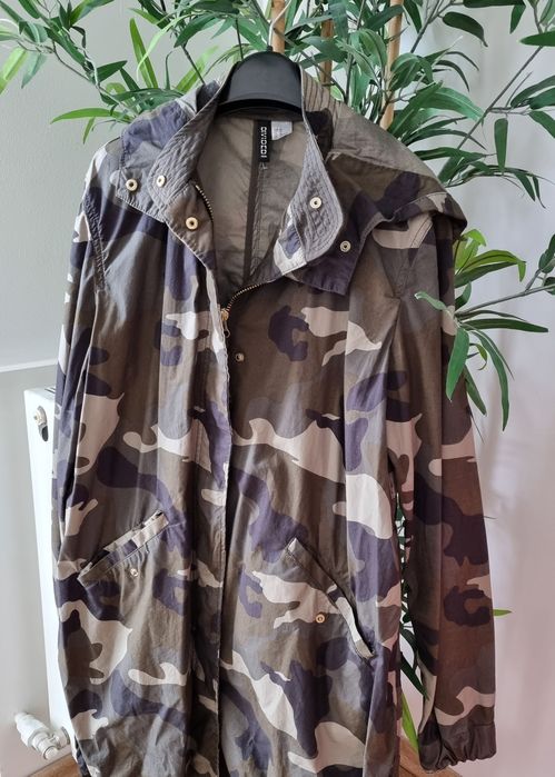 Geaca parka H&M, imprimeu camuflaj, dama, marimea 40