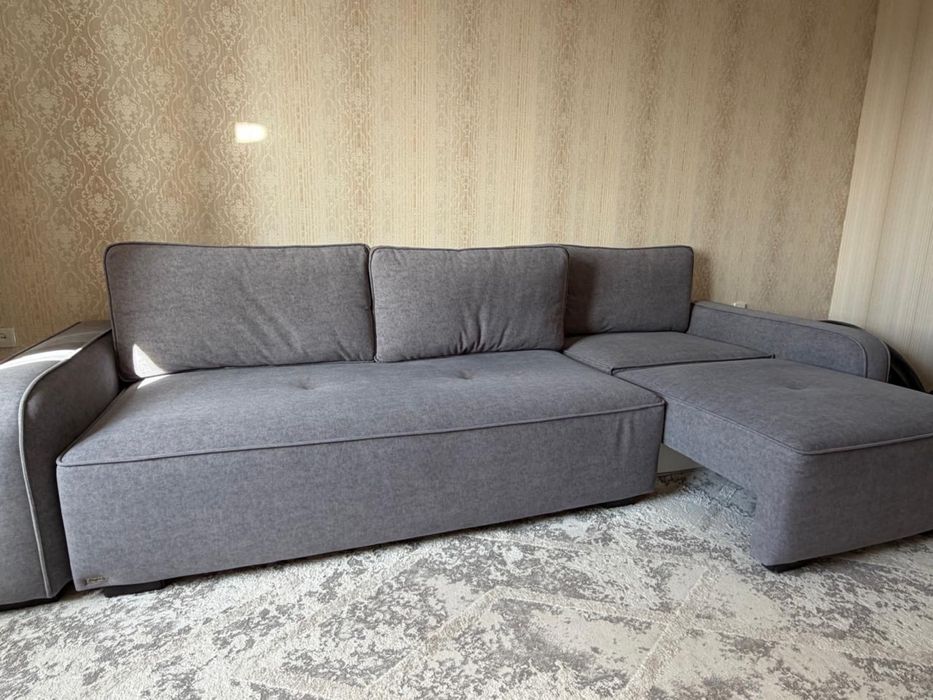 Продам диван 3,5 метра длиной