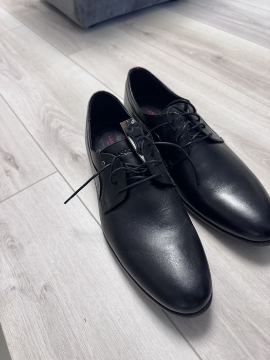 Vand pantofi barbati din piele marimea 44, firma Lasocki.