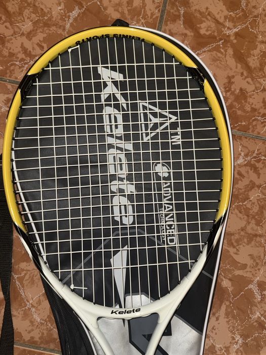 Paleta de tenis Kelete plus set de trei mingi wilson