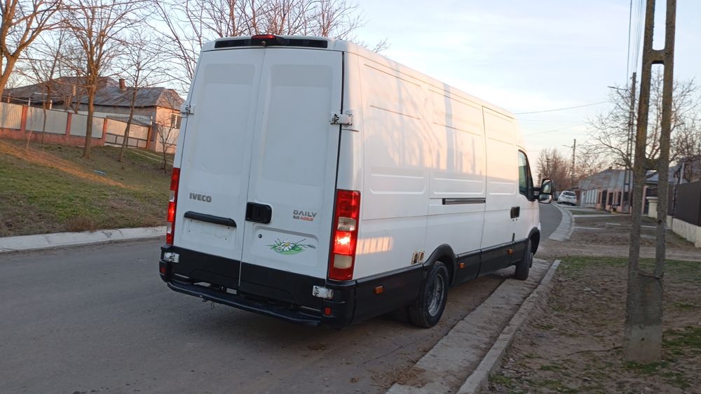 Iveco Daily 35C18 Dubă anul 2010 Italia