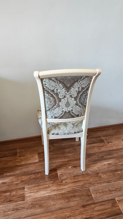 Продам стол и стулья 8штук