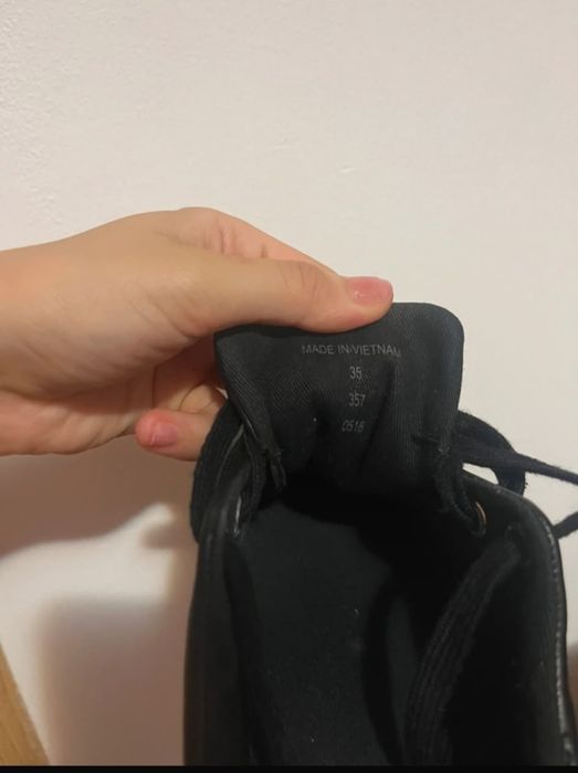 Adidași Guess Loven Logo Statement