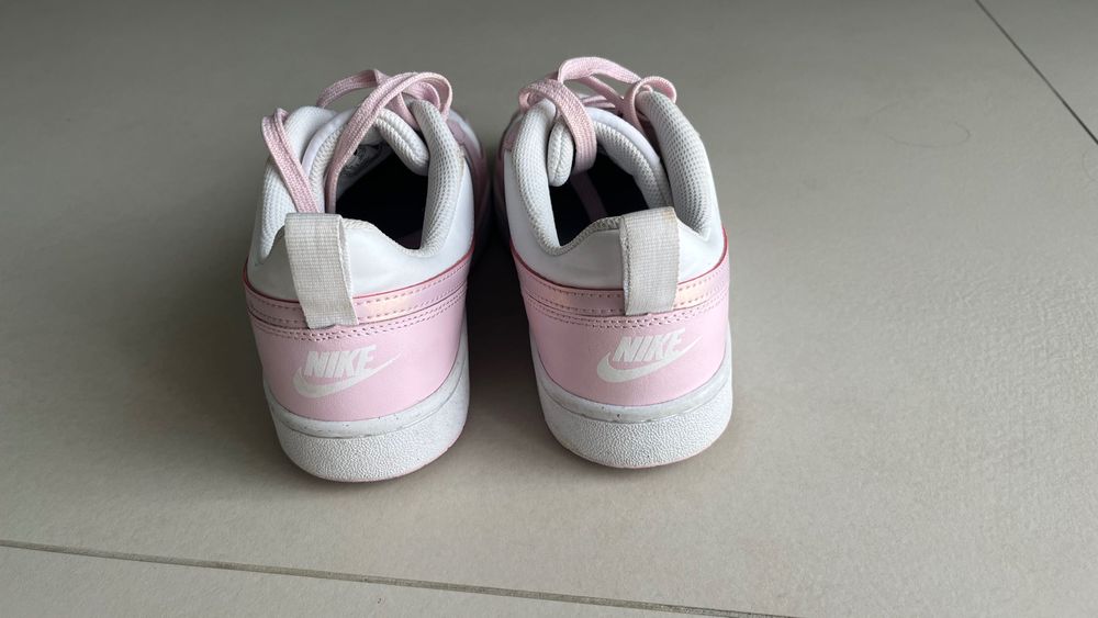 обувки Nike Court Borough Low
39номер