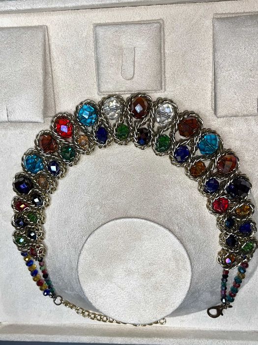 масивно колие шарено с камъни зелено червено гердан елегантно помпозно