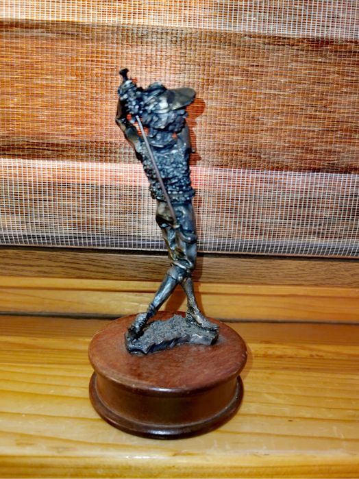 Фигура бронз играч на голф скулптура бронз дърво зелен плюш колекция