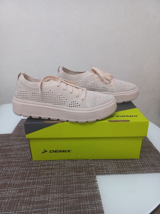 Продам женские кеды