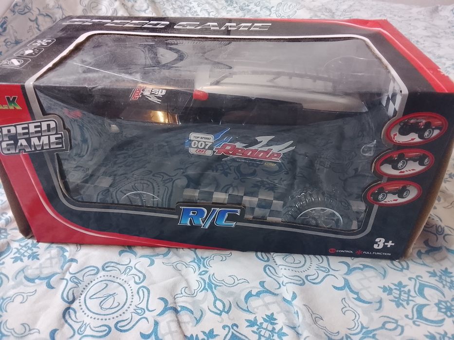 Автомобиль Джип на пульте