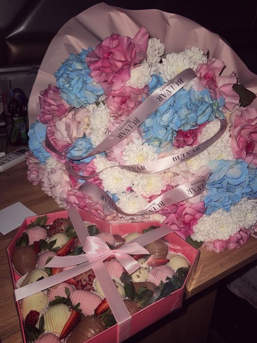 продается букет и клубника в шоколаде