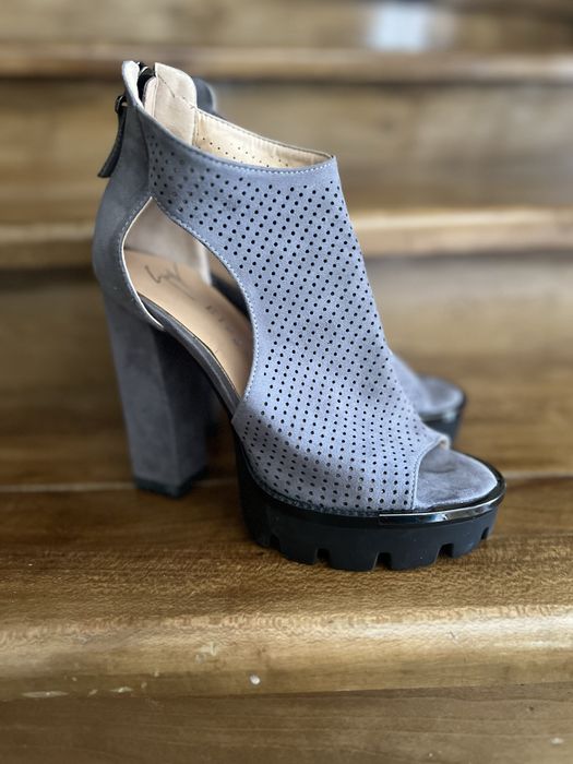 Туфли серого цвета,летние,удобные