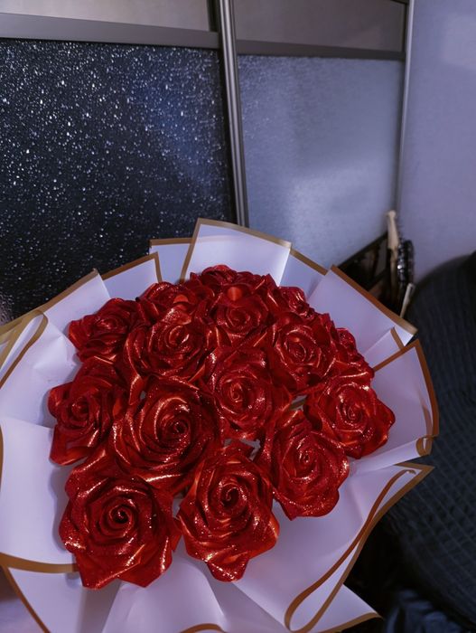 Розы из атласных лент