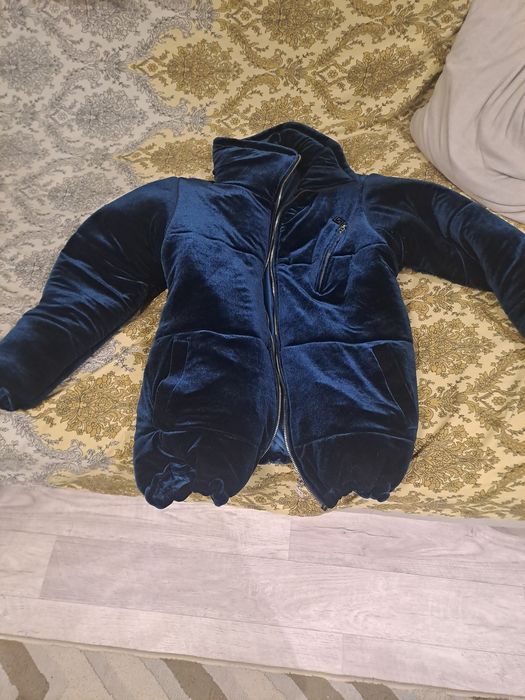 Продам куртку женскую.
