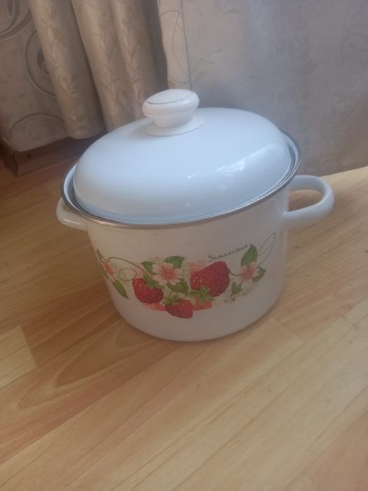 Кастрюля Российского производства Вместимость 5,5 литров Почти новая