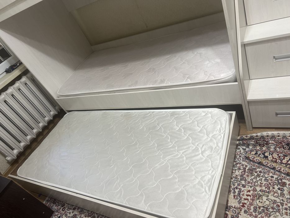 Продам трехярусную кровать