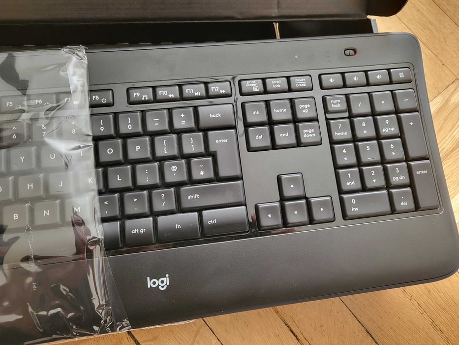 Безжични клавиатура и мишка Logitech Performance Mx900