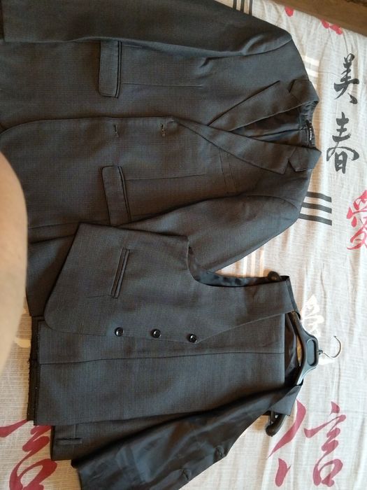 Продам костюм школьный