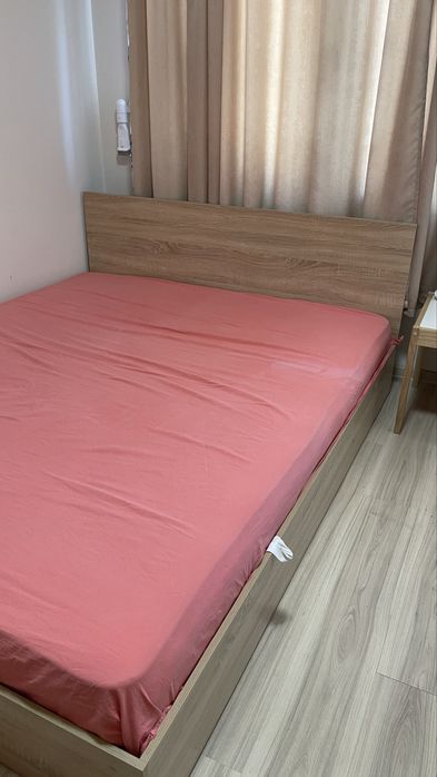 Спалня с матрак.