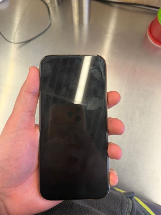 Vand iphone 16 pro max ,culoare gold ,nou ,baterie 100%,garantie