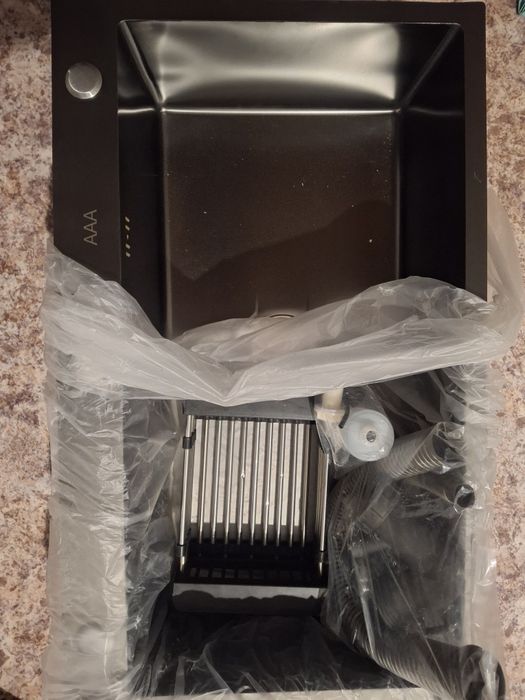 Продам кухонную мойку