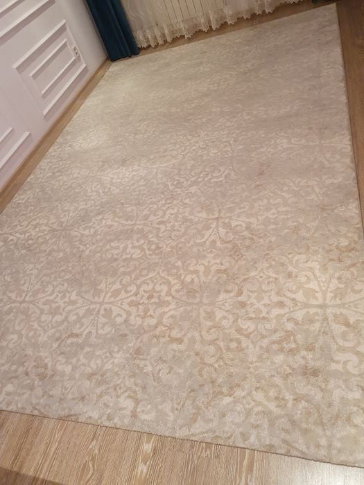 Ковры и дорожки продам