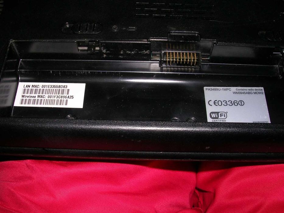 Лаптоп Toshiba Сателит със зарядно