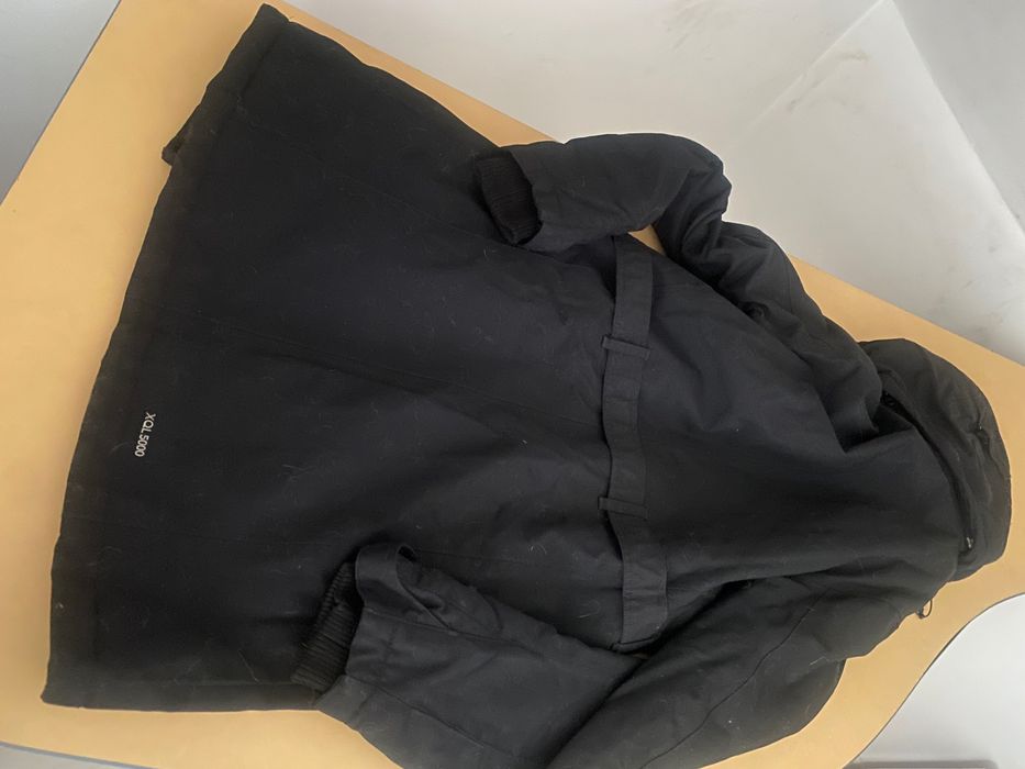 Топла дамска шуба, черна, фирма H2O, запазена, непромокаема материя.