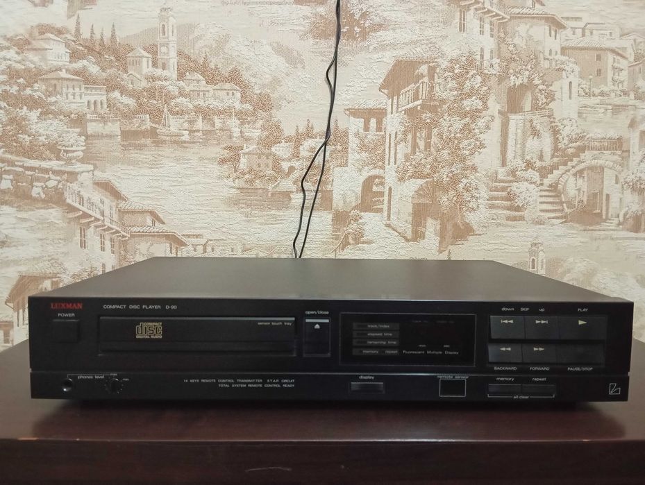 Продам проигрыватель СД дисков LUXMAN.