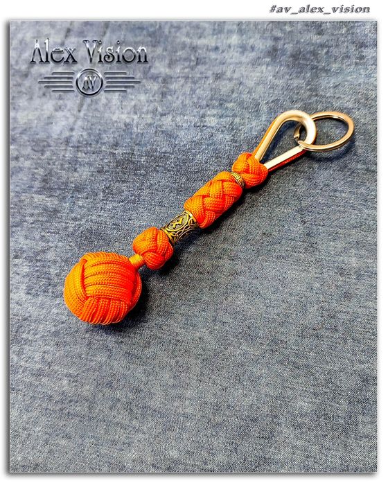 Стильный брелок из паракорда