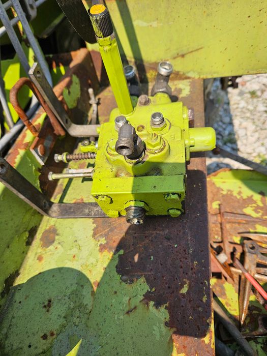 Distribuitor hidraulic combina Claas Dominator 96