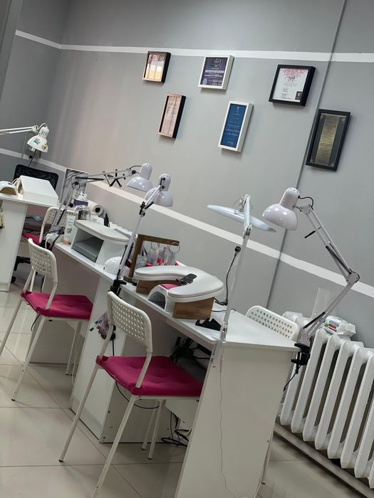 Сдам в аренду 2 стола под Маникюр