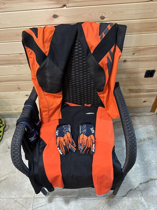 Чисто нова екипировка.