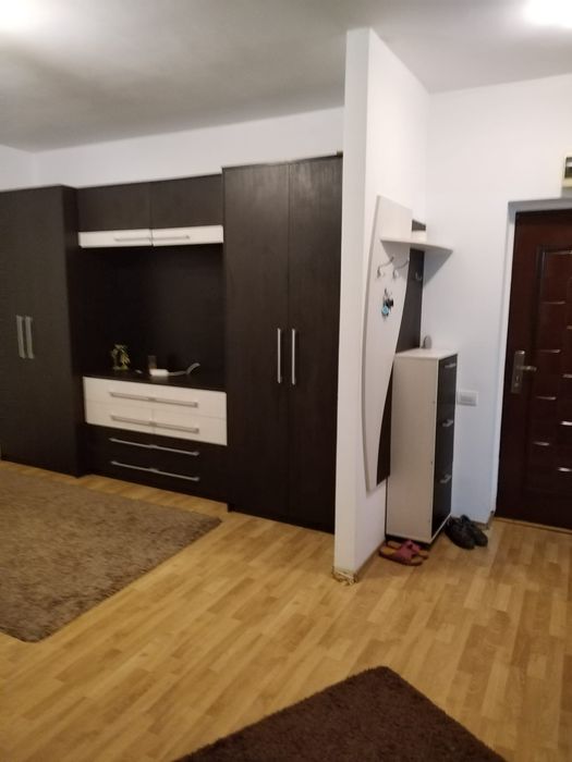 Închiriez garsonieră