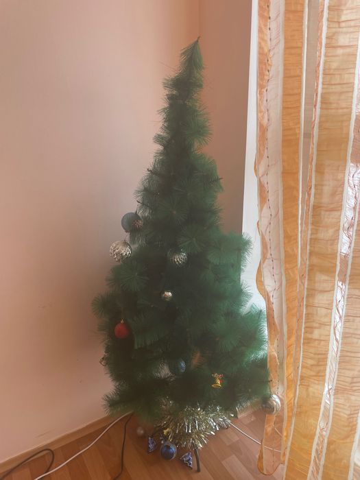 Елка искуственная