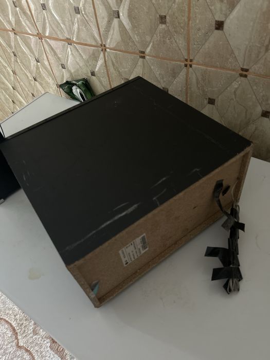 Boxa cu cablu origina inclus