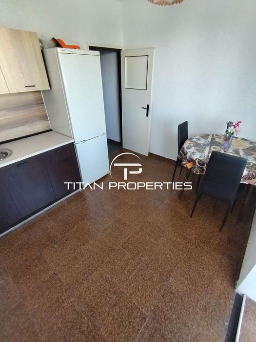 Тристаен апартамент в ж.к Възраждане