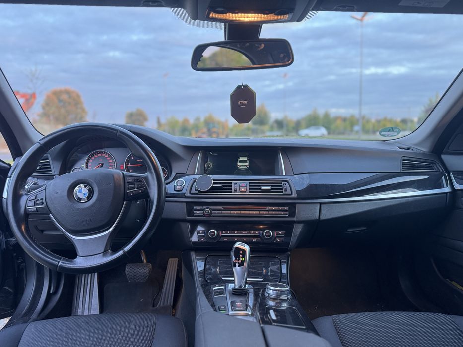BMW Seria 5 520d F10 LCI | Bi-Xenon | B47 | Navigatie mare | Hi-Fi |