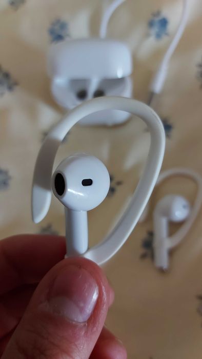 Оригинални Apple EarPods с кабел + кутия – нови/почти нови + 1 втора употреба(без кабел за зареждане)