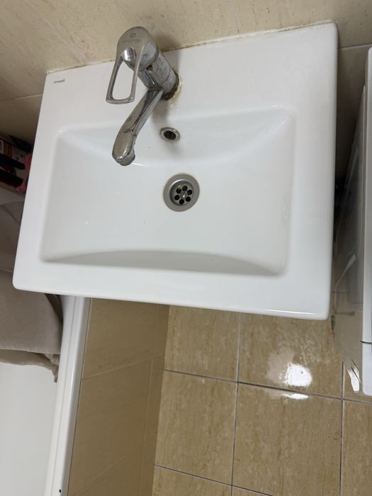 Продам раковину с тумбой