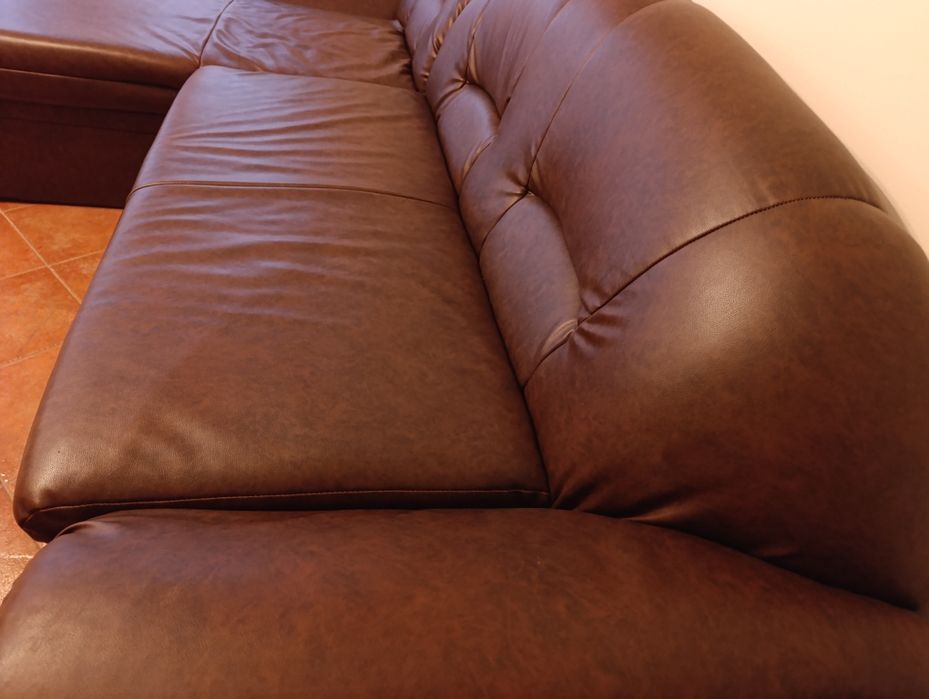 Кожен ъглов диван