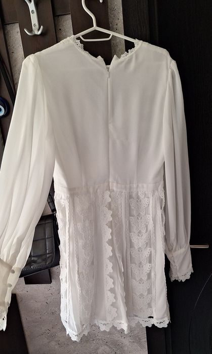 Бяла официална рокля