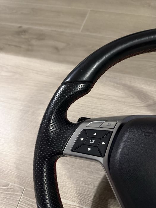 Волан Mercedes W212 AMG Мерцедес с пера