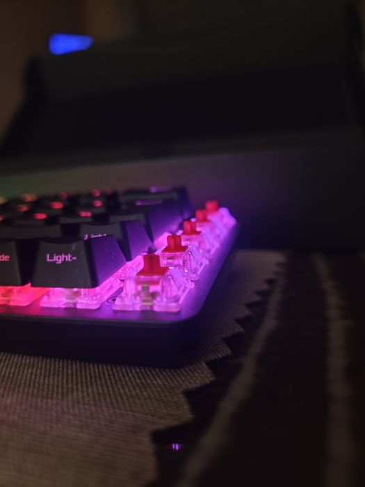 Геймърска клавиатура ASUS ROG Falchion (65%, Wireless, Cherry MX)